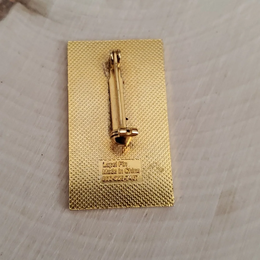 Robert Tonner Doll Club Red Pin Brooch - Picture 3 of 3